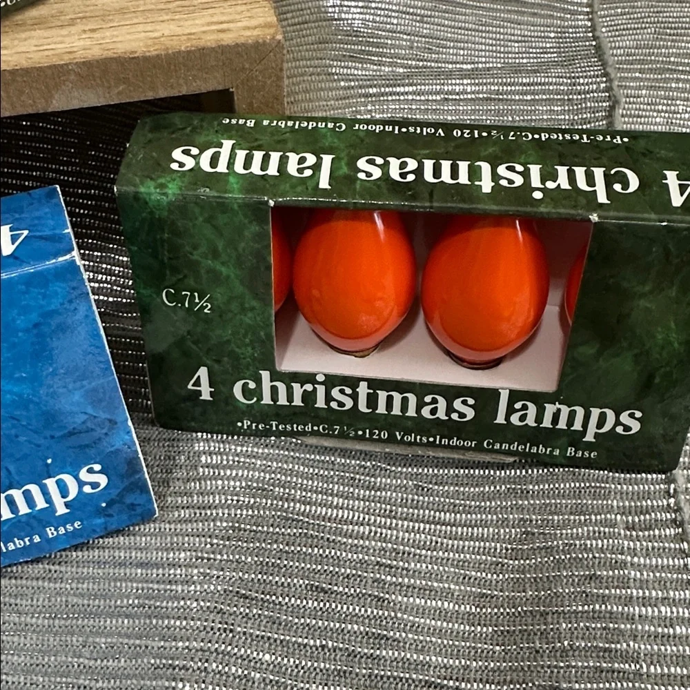Vintage‎ Christmas Replacement Bulbs C 7 1/2 (5) C7 (1) And 2 120 Volts Fuses
